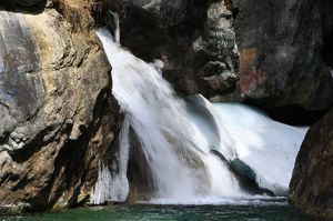 Водопады на реке Кынгагра