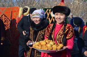 Алтайская национальная кухня - баурсаки
