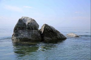 Шаман камень на реке Ангара