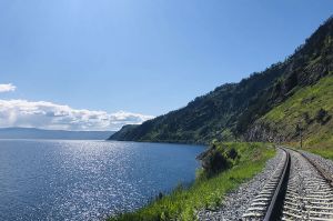 Однодневная экскурсия вдоль Кругобайкальской железной дороге по водной глади Байкала