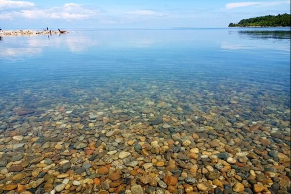Прозрачная вода Байкала